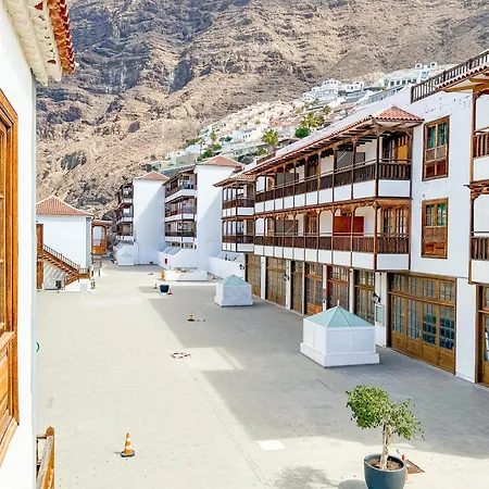 Gigantes Cliff House * Acantilado de los Gigantes